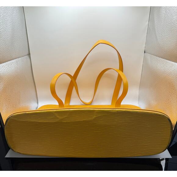 Louis Vuitton Lussac Shoulder Bag in in Yellow Epi Leather - Picture 6 of 9